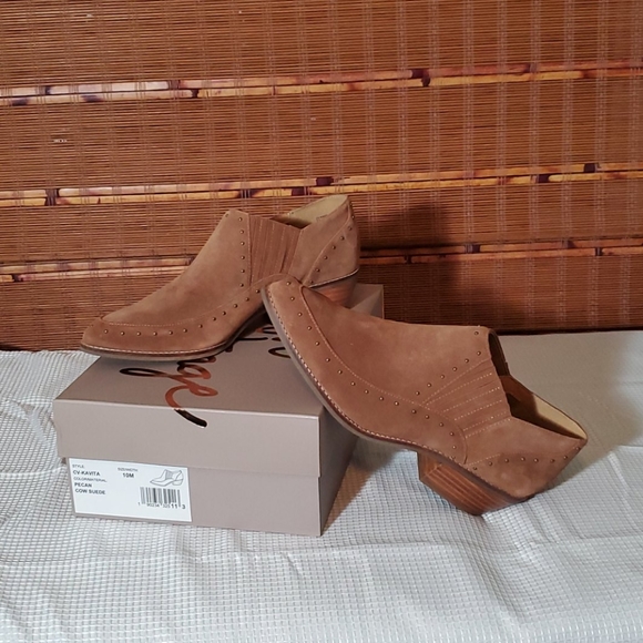 NWB Crown Vintage Booties size 10